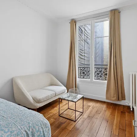 Comfortable In Pariss 17th Arrondissement Apartment Paris