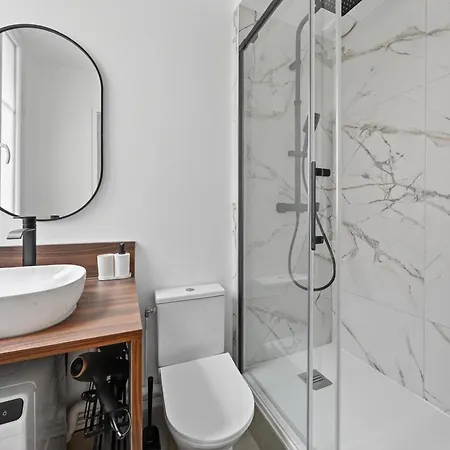 Comfortable In Pariss 17th Arrondissement Paris