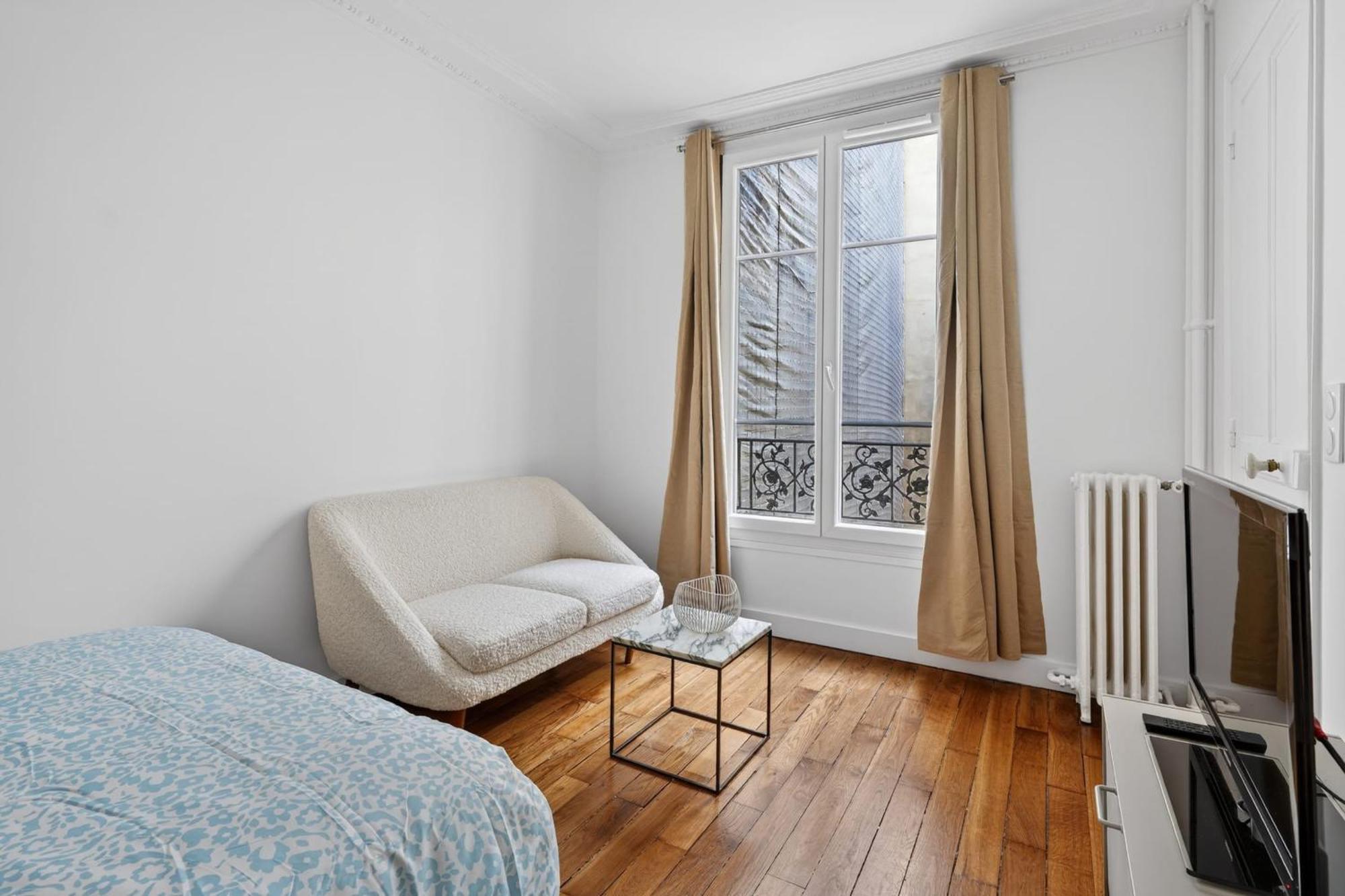 Comfortable In Pariss 17th Arrondissement Apartment Paris
